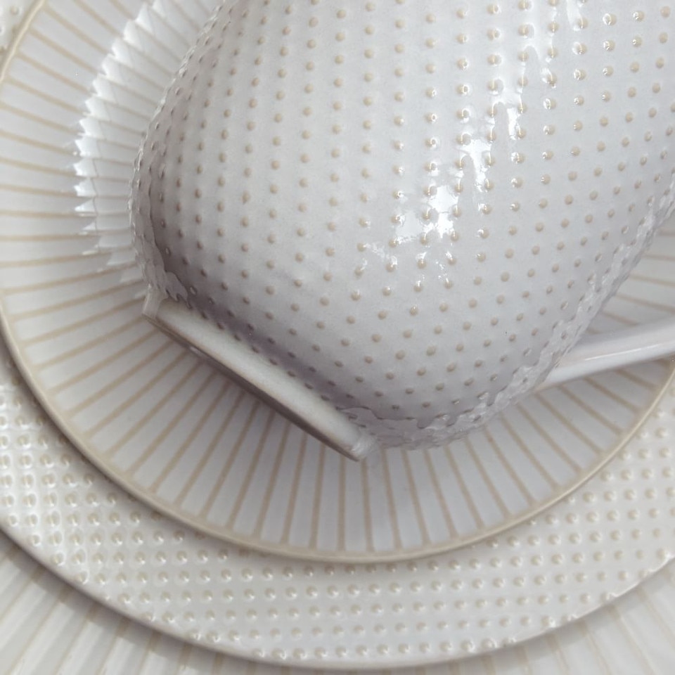 White Textured Stoneware Dinnerware (Set of 16) west elm United Kingdom
